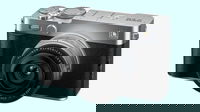 Fujifilm X-E5 rivoluziona la Serie E: arriva la stabilizzazione IBIS a 5 assi in un corpo compatto e retrò
