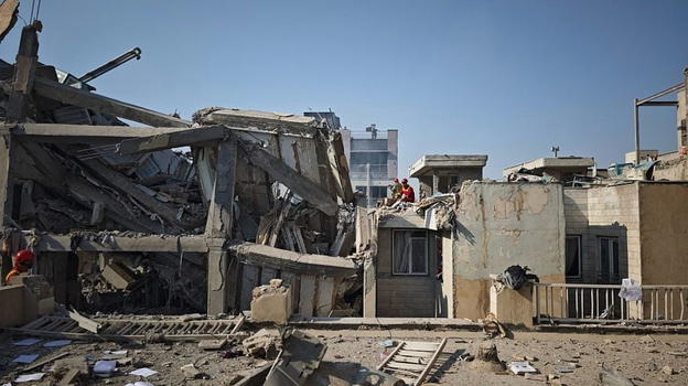 Israele colpisce l’Iran con raid mirati sui siti nucleari, eliminando vertici militari e scienziati chiave