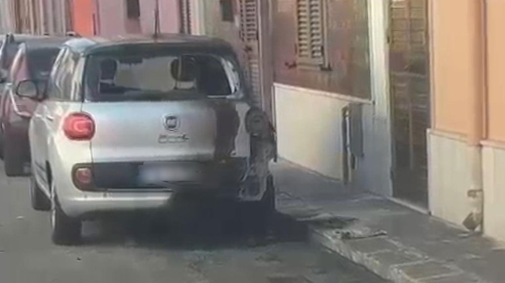 Auto incendiata a Trepuzzi: un gesto grave contro un maresciallo dei carabinieri scuote la provincia di Lecce