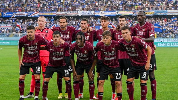 Salernitana in emergenza dopo l’intossicazione alimentare: 14 tesserati in ospedale, possibile rinvio del playout con la Samp