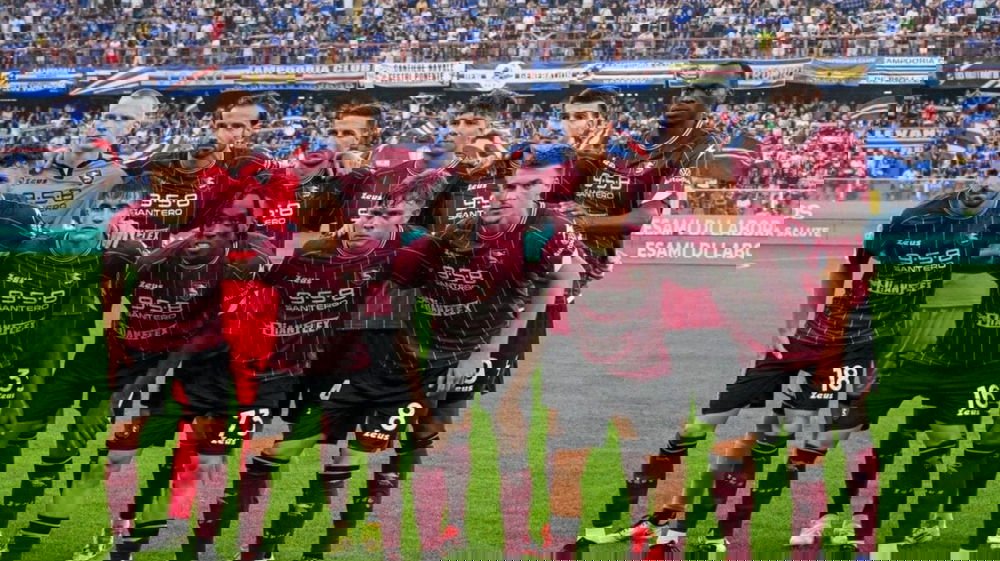 Salernitana in emergenza dopo l’intossicazione alimentare: 14 tesserati in ospedale, possibile rinvio del playout con la Samp