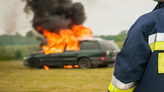 Agrigento, pensionato muore mentre cerca di salvare la sua auto posteggiata vicino alle fiamme