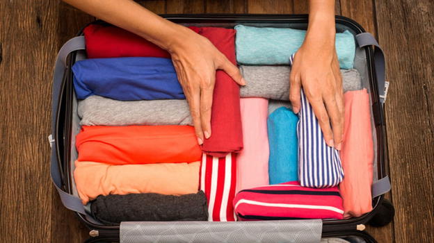 Valigia perfetta per l’estate? Ecco come farci stare tutto nel bagaglio a mano senza perdere la testa (o lo stile)