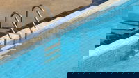 Castrezzato, bambino di 4 anni cade in piscina e muore: si era allontanato dai genitori per pochi istanti