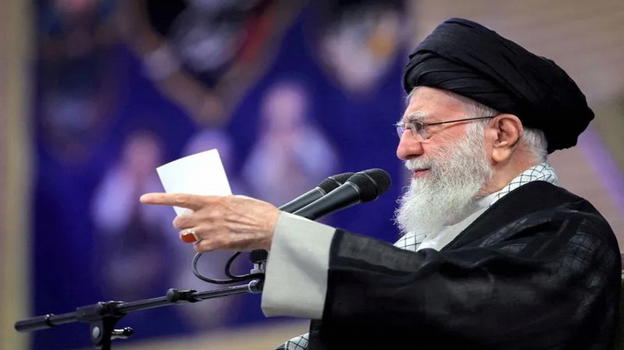 Iran, Khamenei prepara la successione nel caso lo eliminassero: escluso il figlio Mojtaba