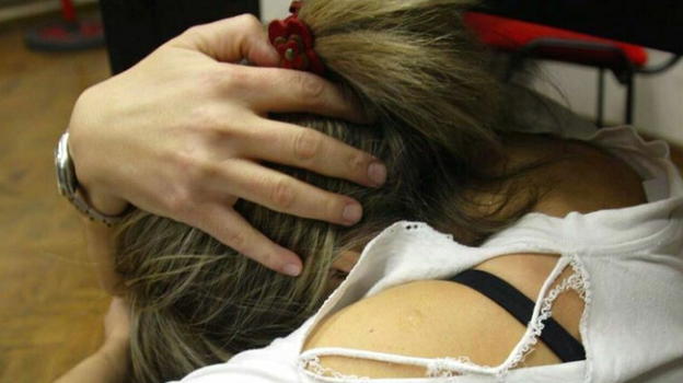 Abusi scioccanti a Perugia: padre arrestato per abusi sulla figlia minorenne