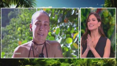 Isola dei Famosi, semifinale del 25 giugno: Teresanna accusa Cristina, tensione in Palapa