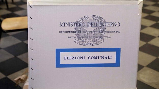 Caso elezioni, divampa il nuovo filone d’indagine: buste elettorali strappate e aperte