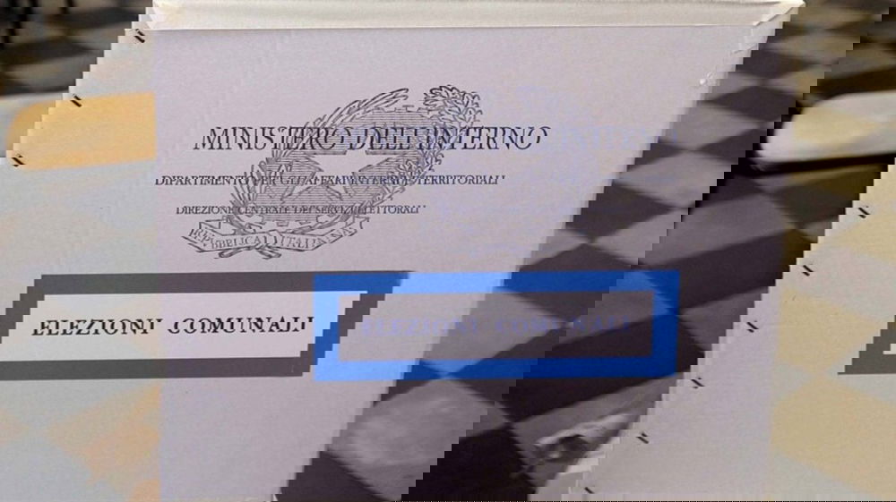 Caso elezioni, divampa il nuovo filone d’indagine: buste elettorali strappate e aperte