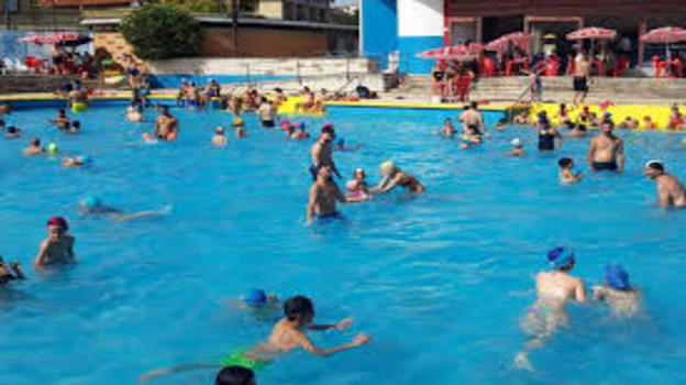 Rende, malore in piscina per una bambina di otto anni: accertamenti in corso al parco acquatico