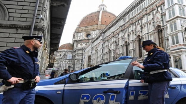 Firenze, 14enne colpisce gli agenti durante un intervento