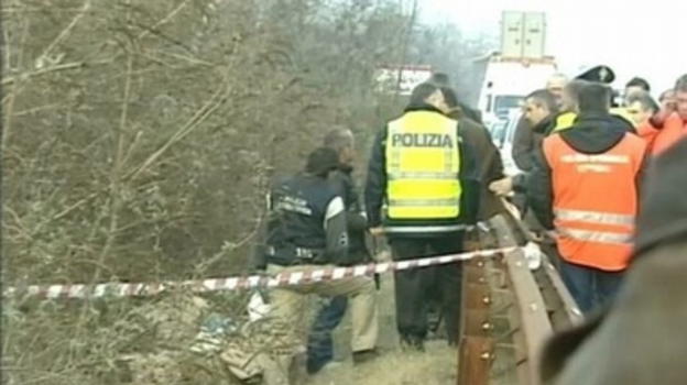 Il giardino del silenzio: dopo 17 anni spunta la testa dell’uomo senza nome sull’A22