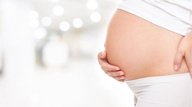 Fate figli, ma arrangiatevi. La retorica natalista che dimentica le madri