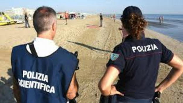 Marina di Grosseto, l’alba di una denuncia: indagini su quanto accaduto durante una festa in spiaggia