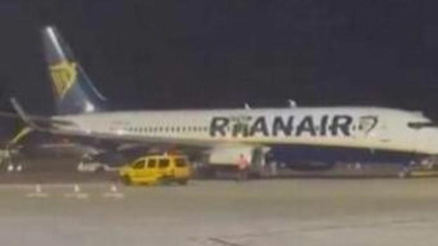 Panico a Maiorca: allarme incendio su volo Ryanair con 18 persone coinvolte durante l’evacuazione