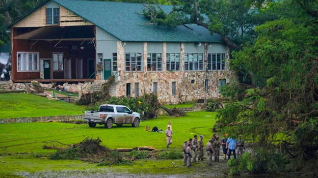 Texas in ginocchio: 67 persone perdono la vita e 11 risultano ancora disperse dopo le inondazioni a Camp Mystic
