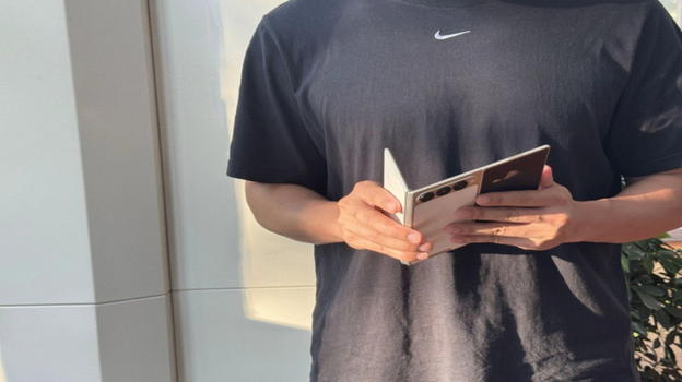 Tecno anticipa Samsung con il primo concept di smartphone pieghevole a tripla piega “a G”