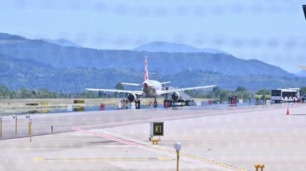 Gravi disagi a Orio al Serio: voli sospesi dopo un sinistro sulla pista con un Airbus Volotea