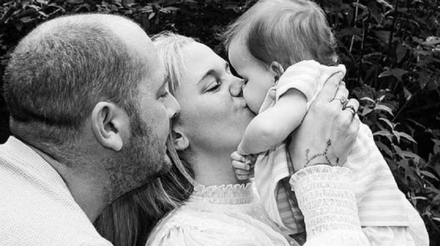 Aprono raccolta fondi per il figlio che perde la vita e con quel denaro vogliono provare a salvare l’altra figlia