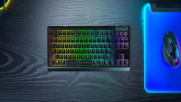 Razer BlackWidow V4 Tenkeyless Hyperspeed: wireless, personalizzazione e prestazioni ai massimi livelli