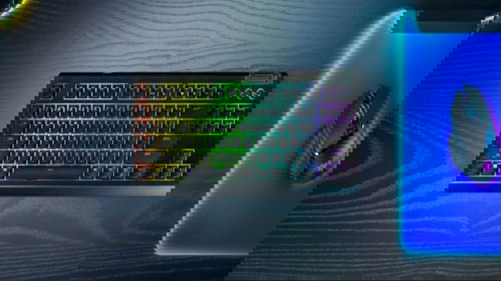 Razer BlackWidow V4 Tenkeyless Hyperspeed: wireless, personalizzazione e prestazioni ai massimi livelli