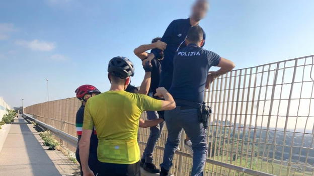 Sul viadotto dell’angoscia: a Otranto un uomo salvato grazie al dialogo e alla fiducia