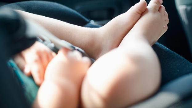 USA: va dall’estetista lasciando sotto il sole in macchina il figlio che non ce la fa