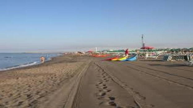 Un ragazzo di 17 anni ha perso la vita dopo essere rimasto intrappolato in una buca sulla spiaggia di Montalto di Castro