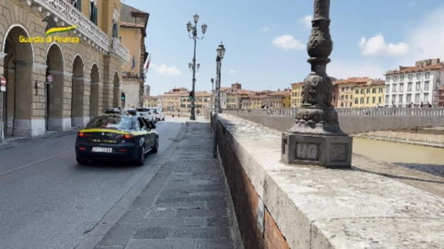 Professore in congedo parentale, ma lavora come imprenditore all’estero: scoperta truffa da oltre 1,3 milioni