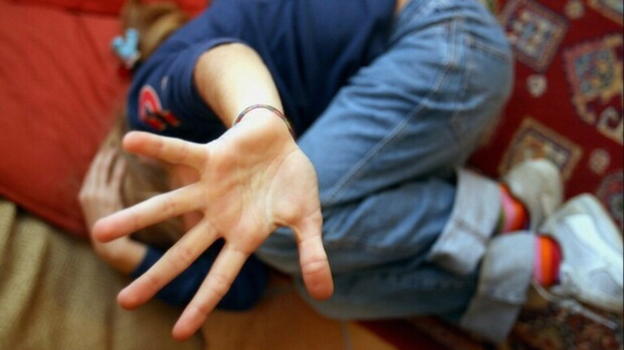 Ivrea, in tribunale per un furto riconosce l’uomo che l’avrebbe costretta: parte una nuova indagine