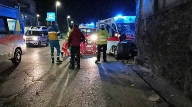 Mistero a Roma: donna precipita dal secondo piano, è in coma. Il marito ascoltato dagli inquirenti