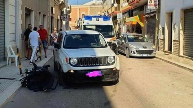 Tuturano, auto tampona disabile in carrozzina: portato in codice rosso in ospedale