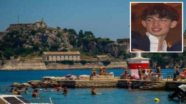 Addio al 17enne padovano caduto dal balcone durante la vacanza a Corfù con gli amici