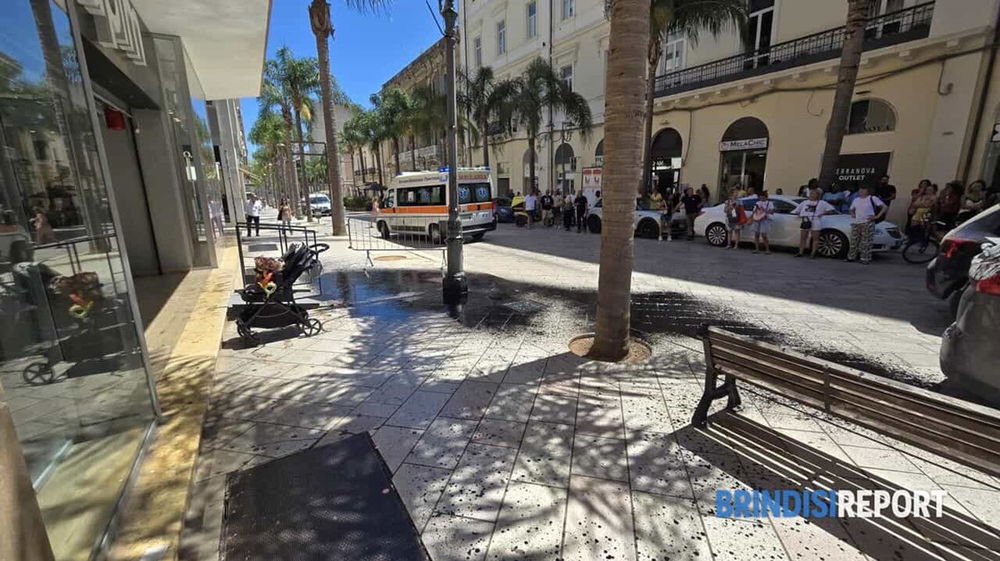 Bitume cade da terrazzo a Brindisi: mamma e neonato coinvolti in un episodio che scuote la città