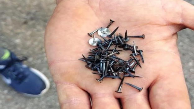 Bergamo: trovati sparpagliati chiodi e puntine su percorso ciclistico per bambini
