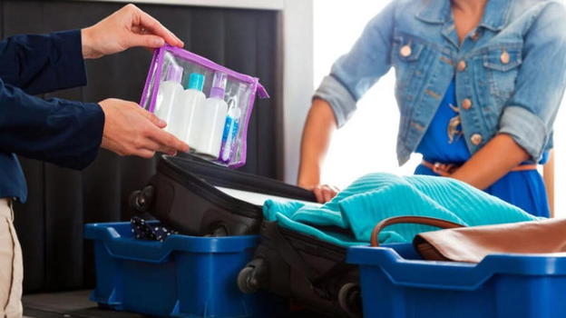 Bagaglio a mano in aereo, stop ai limiti per i liquidi