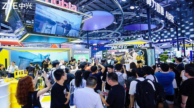 WAIC 2025: ZTE lancia Nubia AI a Shanghai con smartphone intelligenti, pet robot e cloud futuristici