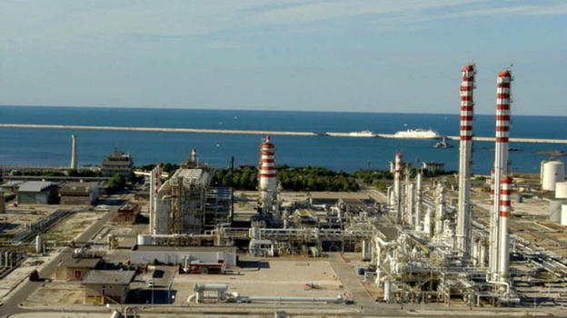 Studio shock sul petrolchimico di Brindisi: i lavoratori più esposti al CVM hanno perso due anni e mezzo di vita
