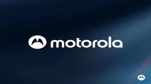 Motorola tra innovazione e lusso: Edge 60 Pro in legno e Razr 60 con cristalli Swarovski
