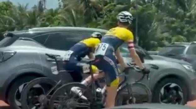 Scandalo al Tour de Guadalupe: due ciclisti olandesi beccati a barare nascosti dietro le auto