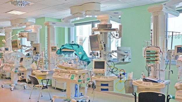 Bolzano, due neonati prematuri deceduti: in corso accertamenti su possibile infezione batterica