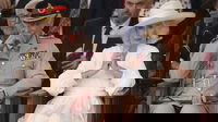 Re Carlo e Camilla si commuovono in pubblico: un gesto che rompe il protocollo