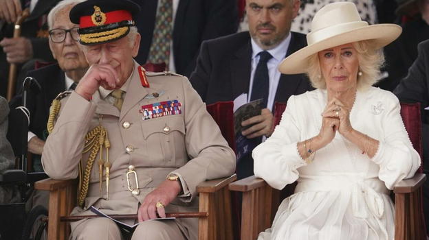 Re Carlo e Camilla si commuovono in pubblico: un gesto che rompe il protocollo