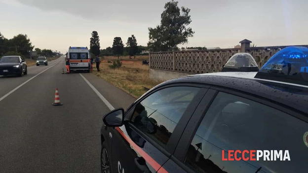Fulmine sorprende un motociclista romano in Salento durante un temporale