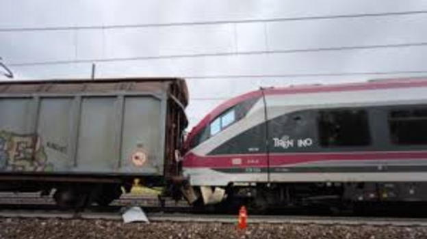 Treno merci e passeggeri in collisione al Brennero: linea ferroviaria bloccata