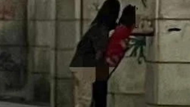 Foggia, rapporto intimo completo per strada: denunciata una donna, un uomo da identificare