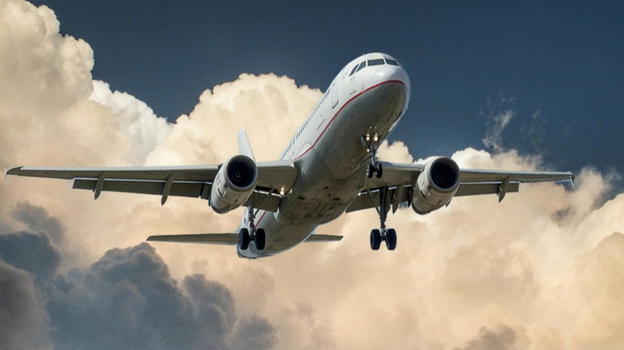 “Era ubriaca marcia”: caos a bordo, aereo costretto a un atterraggio d’emergenza a Colonia