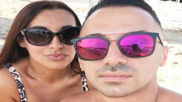 Femminicidio a Montecorvino Rovella: Tina Sgarbini trovata senza vita in casa, è caccia all’ex compagno