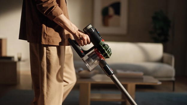 Dyson V8 Cyclone: il nuovo aspirapolvere top di gamma con batteria sostituibile e 150AW di potenza