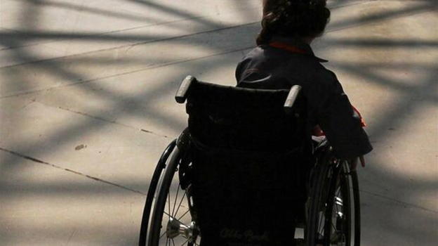 Daspo Willy a Padova: cinque ragazzine minorenni sanzionate per comportamento scorretto verso una donna disabile
